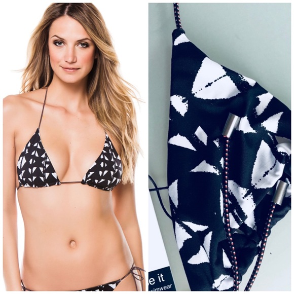 DOLCE VITA Zulu Reversible Triangle Bikini Top - Picture 1 of 6